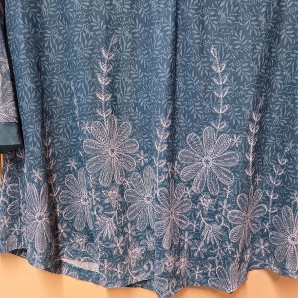 ‼️3/$30‼️Timeson Ladies Flowered Long Sleeve Top Medium greenish/teal - Picture 3 of 16